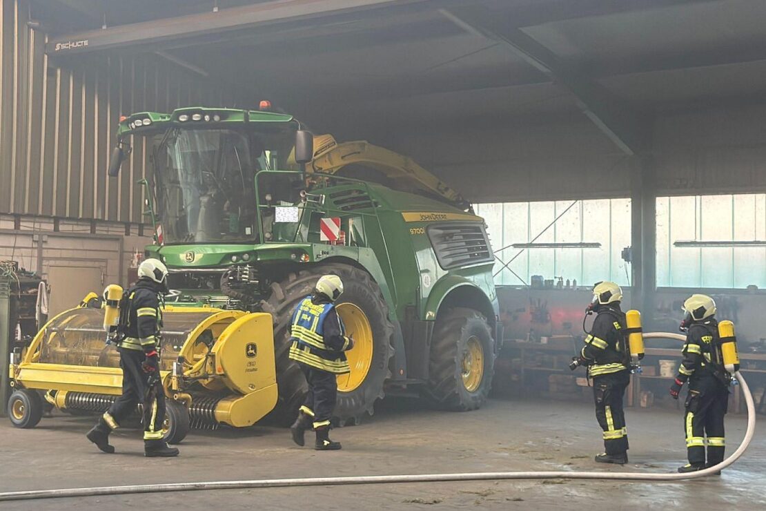Brand in Maschinenhalle in Aurich-Middels durch Elektroverteilung ausgelöst