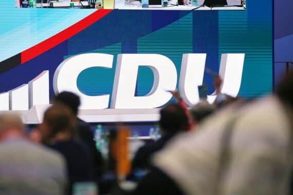 CDU-Logo mit Hinweis auf den 39. Bundesparteitag in Frankfurt, November 2027.