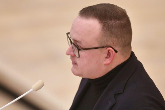 Julian Brüning spricht über neue Kraftwerkskapazitäten in der Lausitz und regionale Gleichheit.