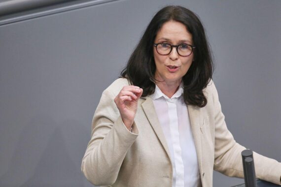 Elisabeth Winkelmeier-Becker warnt in der Leihmutterschaftsdebatte vor Missbrauch und Ausbeutung von Frauen.