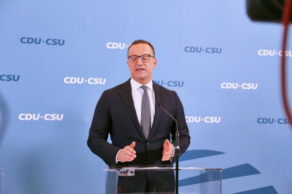 Jens Spahn im Archivfoto: CDU Saar bewertet seinen Rücktritt als konsequent und richtig.