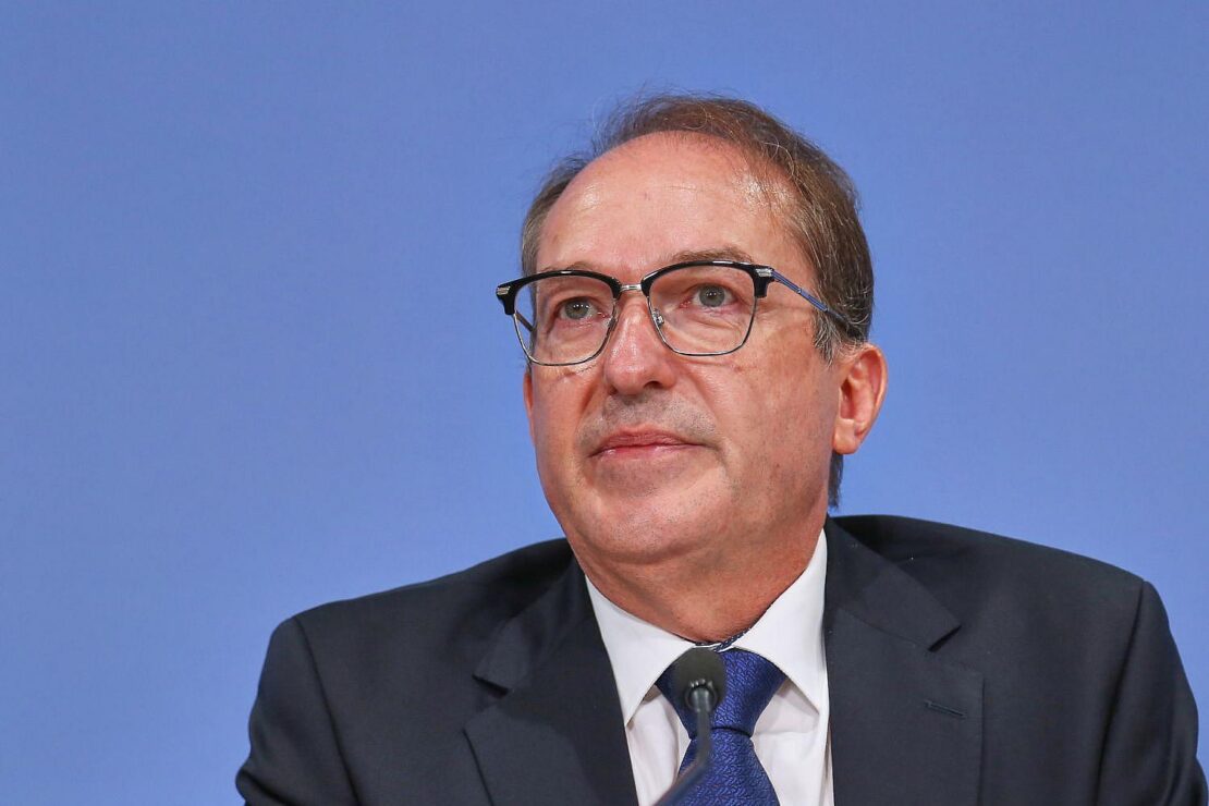 CSU-Landesgruppe will Dobrindt im Amt des Innenministers halten