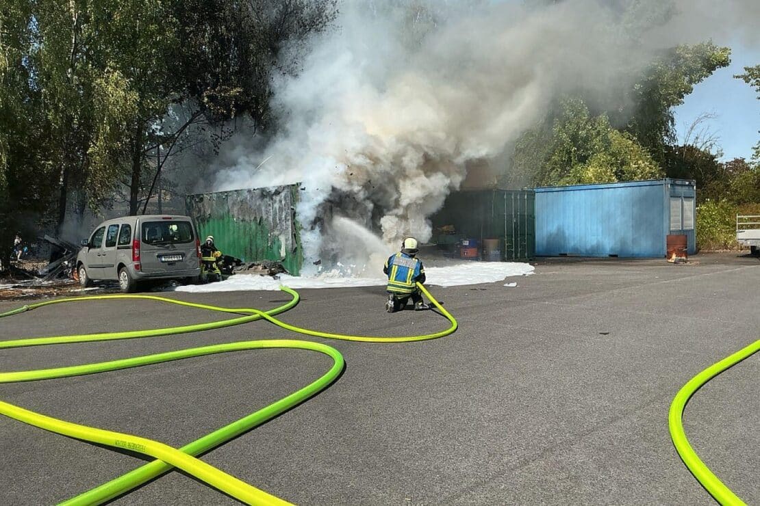Containerbrand in Bochum-Wattenscheid: Starke Rauchentwicklung an der Lohrheidestraße