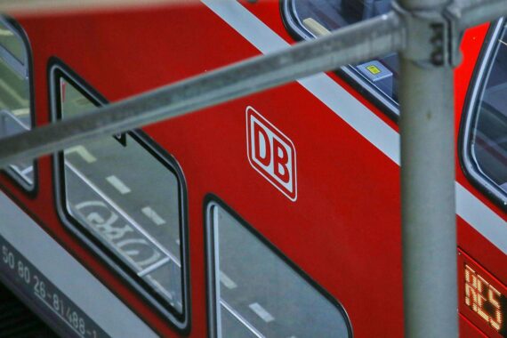 Regionalzug der Deutschen Bahn im Archiv; DB Regio integriert Start Deutschland zum 1. August (DB Regio AG).