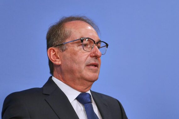Alexander Dobrindt (Bundesinnenministerium), in einer politischen Szene, passend zur IFG-Debatte.