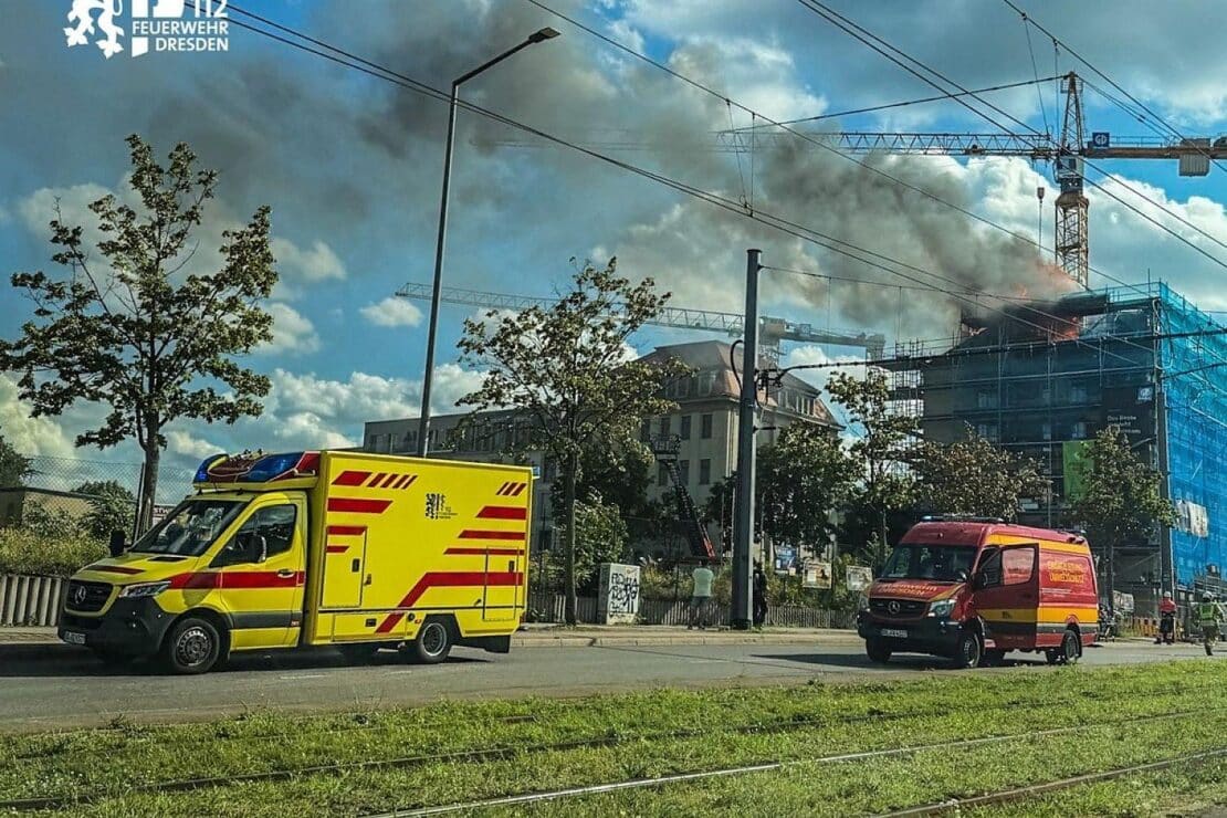 Dachstuhlbrand in den Fröbelhöfen in Dresden