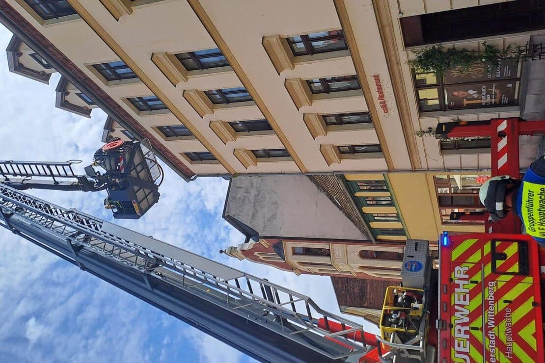 Dachstuhlbrand in der Collegienstraße schnell unter Kontrolle