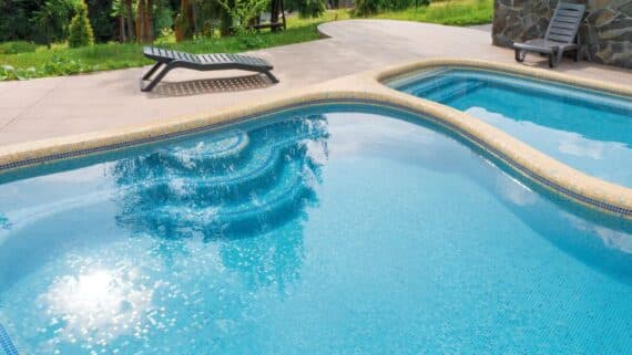 Der eigene Pool – das Freibad im Garten