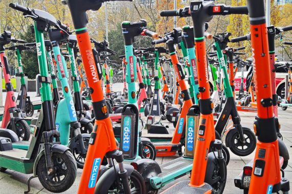 E-Scooter-Archivfoto: Verletzungen tödlicher E-Scooter-Unfälle steigen 2025 in Deutschland.