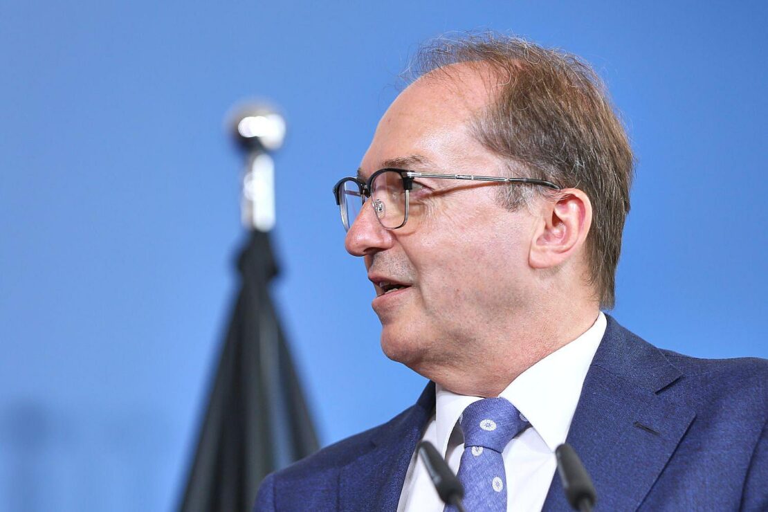 Dobrindt warnt vor höherer Terrorgefahr in Deutschland
