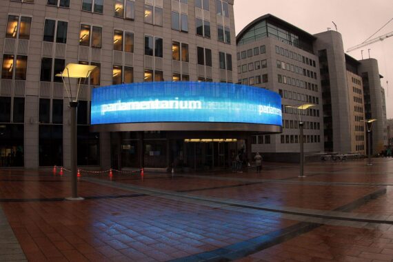 EU-Parlament in Brüssel (Archiv): Politiker fordern stärkere KI-Souveränität nach Hackerangriff auf Hugging Face.