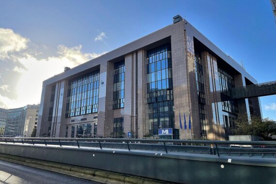 Europäische Union in Brüssel: Ausschreibung für KI-Gigafabriken, KI-Prozessoren und Rechenzentren (EU-Rat Archiv).