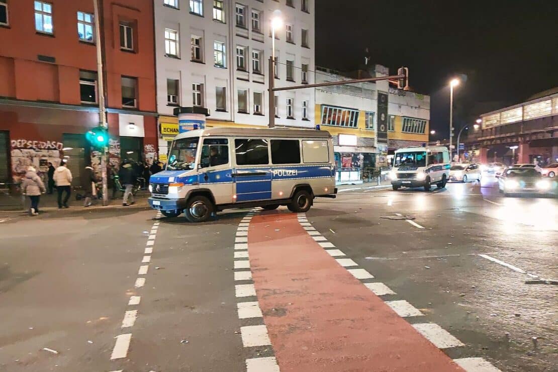 Festnahmen und Durchsuchungen in Berlin nach Schussabgaben