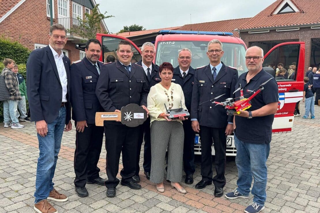 Feuerwehr Littel stellt neuen Mannschaftswagen und Drohne in Dienst