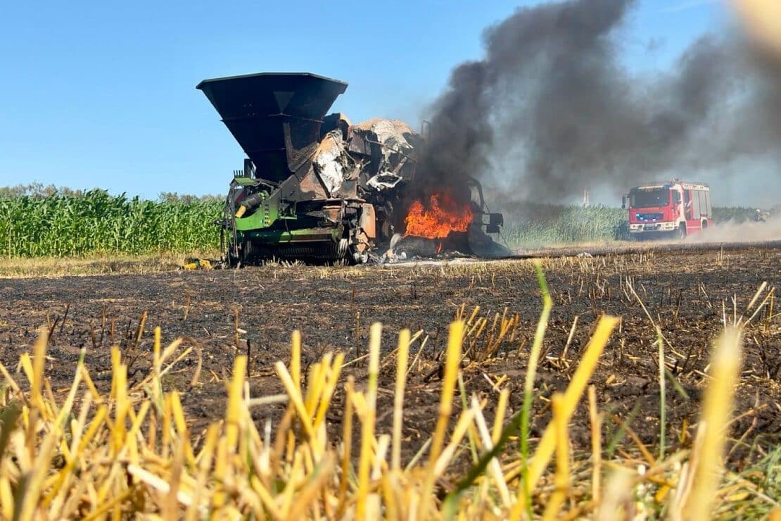 Feuerwehren in Brettorf verhindern Übergreifen eines Flächenbrandes auf landwirtschaftlichen Betrieb