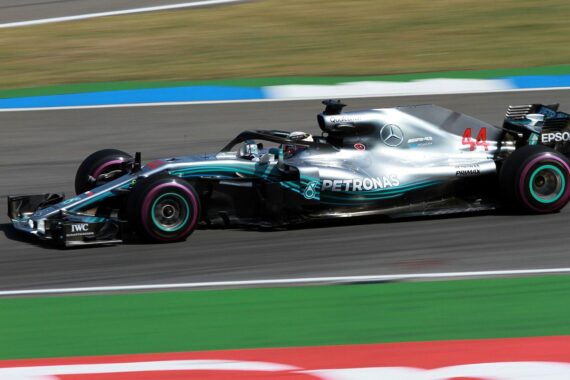 Mercedes-Rennauto von Kimi Antonelli auf der Pole Position beim GP von Großbritannien in Silverstone.