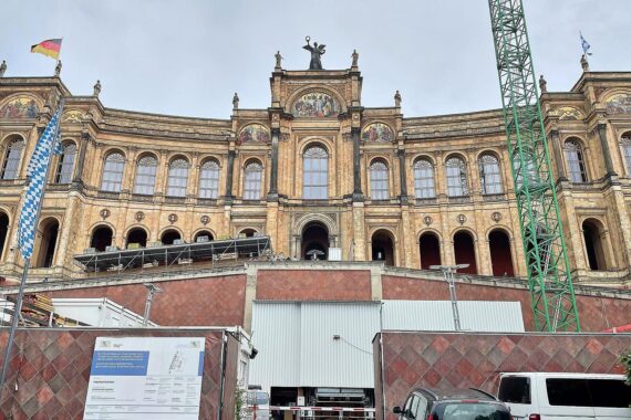 Zwei Landtagsfraktionen tagen in Kloster Irsee; Abgeordnete beraten Strategien bis zur Wahl 2028.