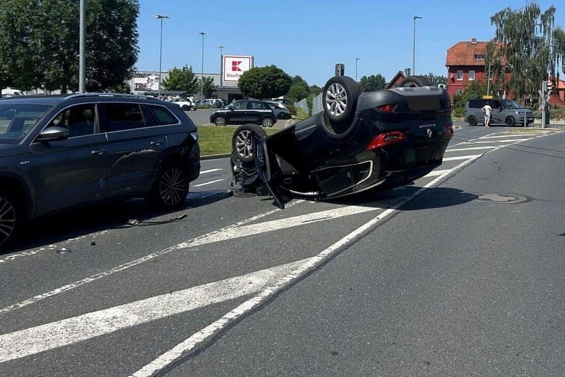 Fünf Verletzte nach Unfall im Kreisverkehr in Einbeck
