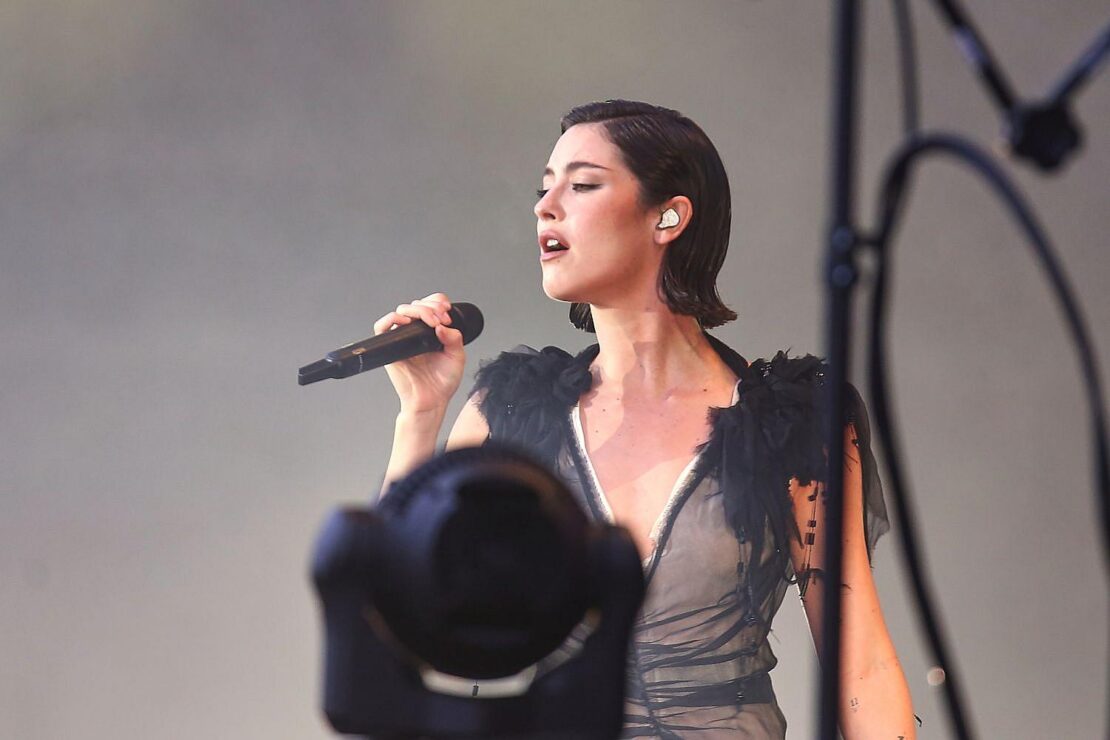 Gracie Abrams auf Platz eins der Album-Charts