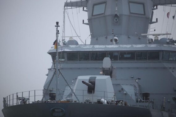 Bundeswehr-Schiff (Minenjagdboot Fulda) als Archivfoto; Rückverlegung nach Iran-Konflikt erwartet.