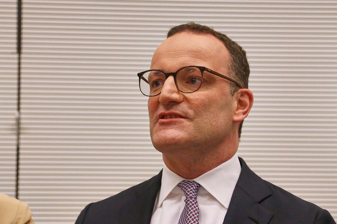 Grünen verlangen von Spahn Erklärung in Leihmutter-Debatte