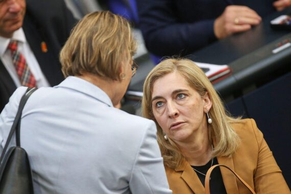 Stefanie Hubig und Nina Warken im Archivfoto; Frauenbesetzung im Kanzleramt, CDU-Sprecherwechsel.