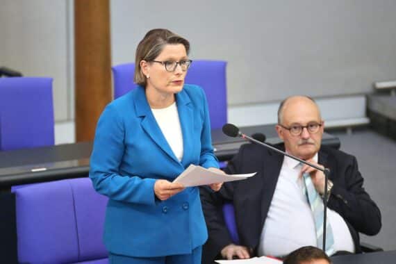 Stefanie Hubig im Bundestag: Diskussion um Reform des Informationsfreiheitsgesetzes (IFG) und Transparenz.
