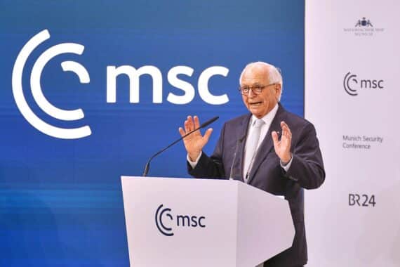 Wolfgang Ischinger warnt vor übermäßigem Waffeneinkauf bei US-Rüstungsfirmen für Europa.