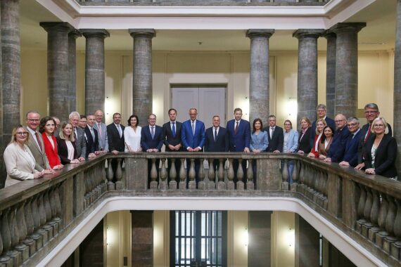 Kabinettssitzung im Verteidigungsministerium zur Stärkung der Bundeswehr und Infrastrukturgesetzen.