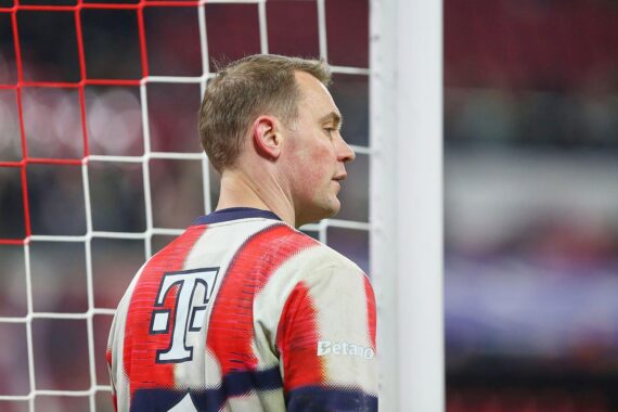 Manuel Neuer im Bayern-Trainingslager, deutet Karriereende an, Foto: Archiv.