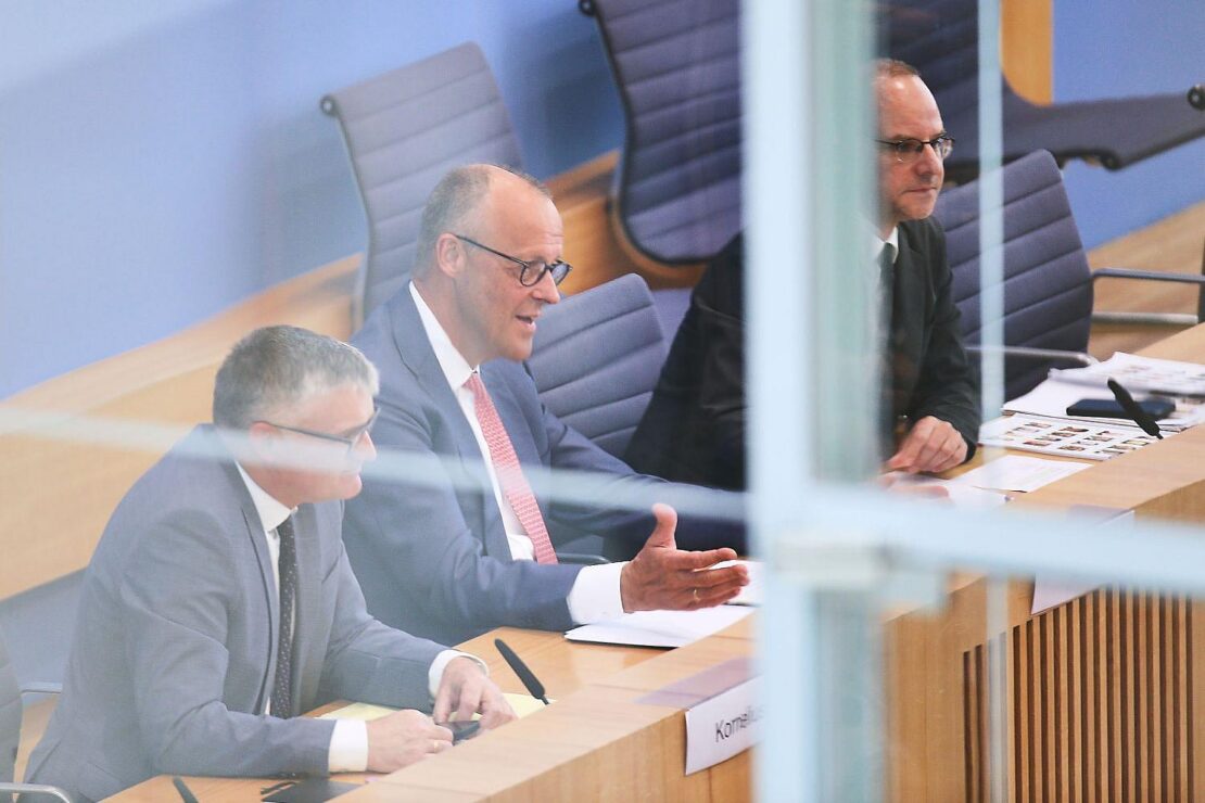 Merz gibt sich vor Hauptstadtpresse selbstzufrieden