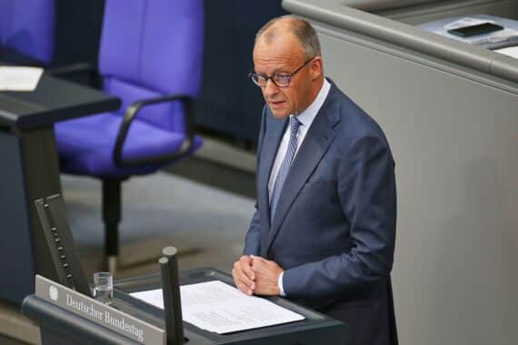 Friedrich Merz spricht im Bundestag über Deutschlands Handlungsfähigkeit und aktuelle Reformbeschlüsse.