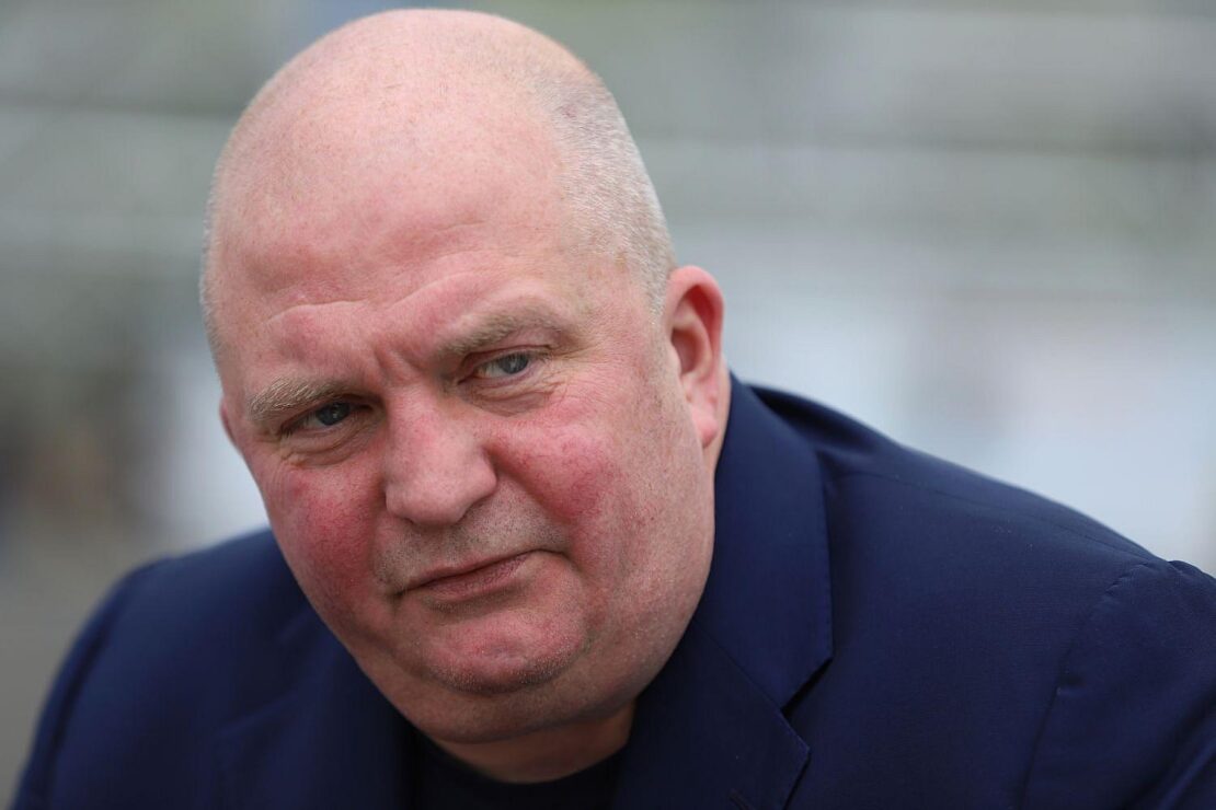 Moderator Thadeusz verteidigt Kulturstaatsminister Weimer