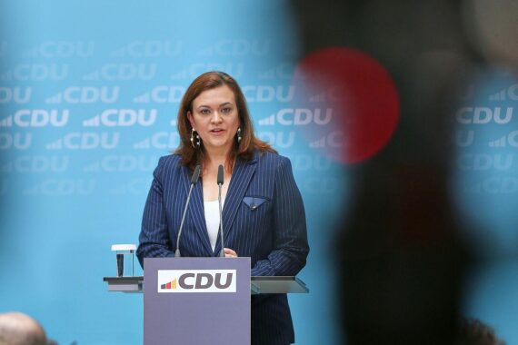 Franziska Hoppermann, CDU, in Berlin am 27.07.2026, vor parteipolitischem Hintergrund.