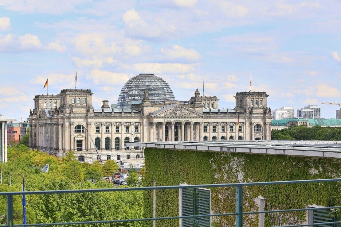 Nouripour verteidigt Bundestag gegen Kritik an langsamen Verfahren