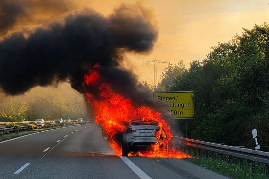 PKW-Brand auf der B33 bei Radolfzell