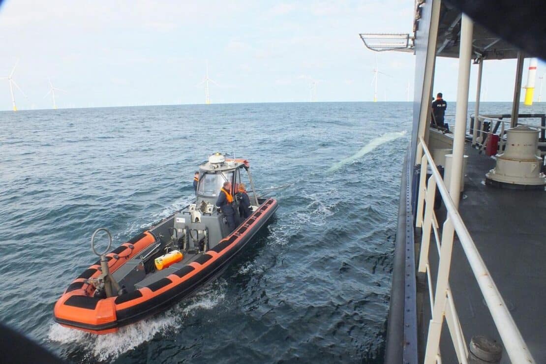 Rotorblatt einer Windkraftanlage vor Cuxhaven geborgen