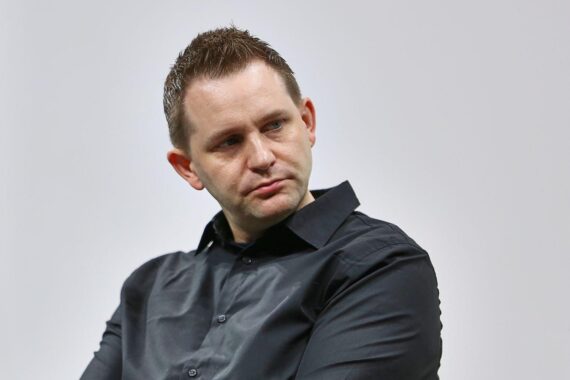 Max Schrems im Gespräch über Klage gegen EU-US-Datenabkommen und Datenschutz.