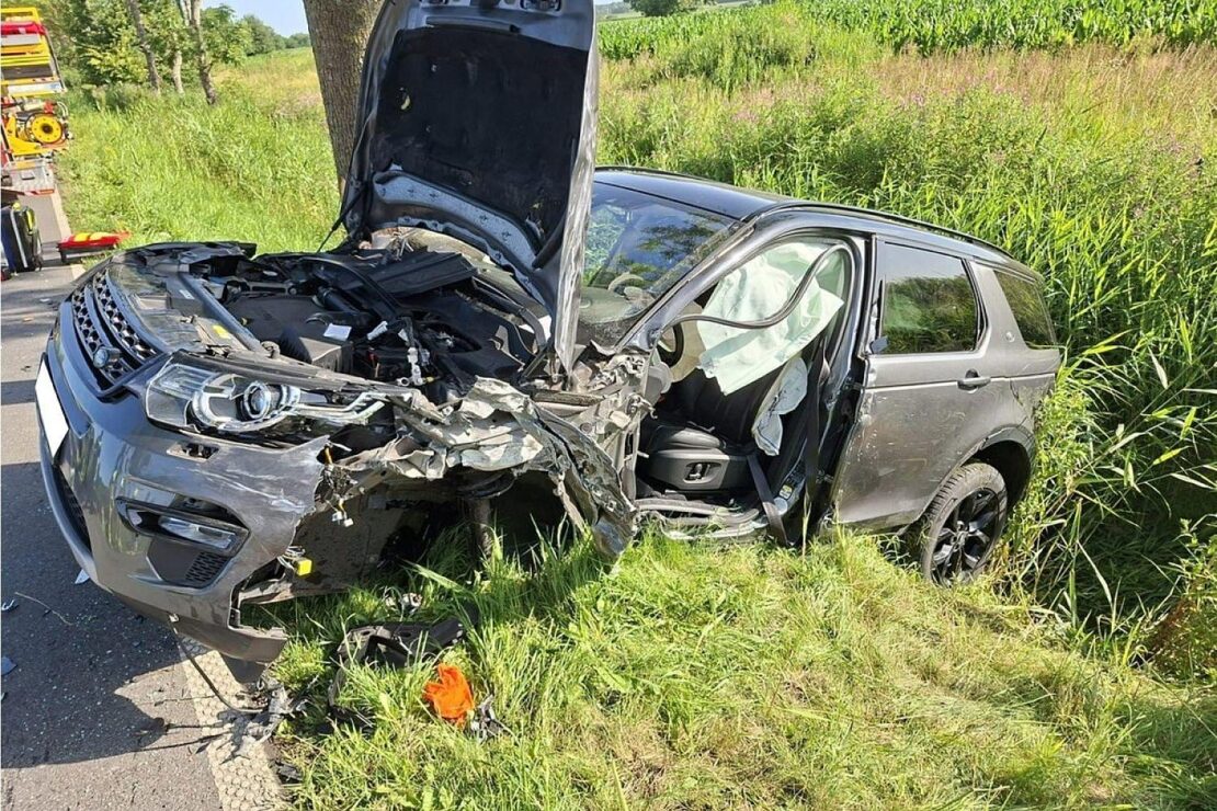 Schwerer Frontalzusammenstoß auf der Hooksieler Landstraße