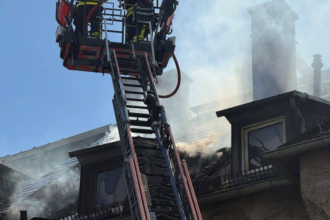 Sechs Verletzte bei Wohnungsbrand in Frankfurt-Gallus