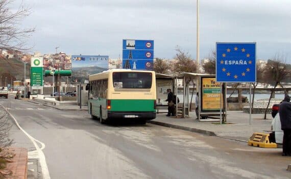 Militär in Ceuta: Soldaten, Taucher und Schiff sichern nach Migrantenansturm die Region.
