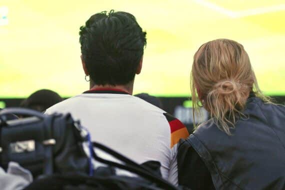 Public Viewing zur Fußball-WM: Spanien-Argentinien-Finale 2026, Telekomrechte für WM 2030 via MagentaTV.