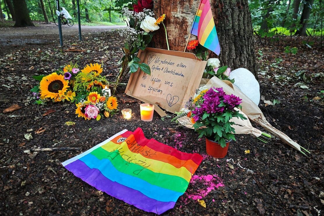 Trauerbeflaggung in Sachsen nach Anschlag auf Berliner CSD