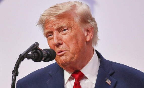 Donald Trump (Archiv) vor Gaza-Konflikt: Friedenrat-Entwaffnung, internationaler Stabilisierungseinsatz und Rückzug Israels.