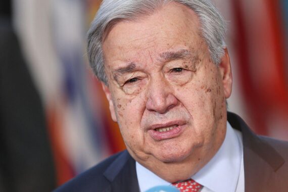 Antonio Guterres diskutiert KI-Kontrollen, ethische Nutzung und Zugang für alle Menschen.