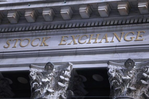 New York Stock Exchange (Archiv): US-Aktien steigen; Amazon springt, Dow/Nasdaq/S&P 500 im Plus.