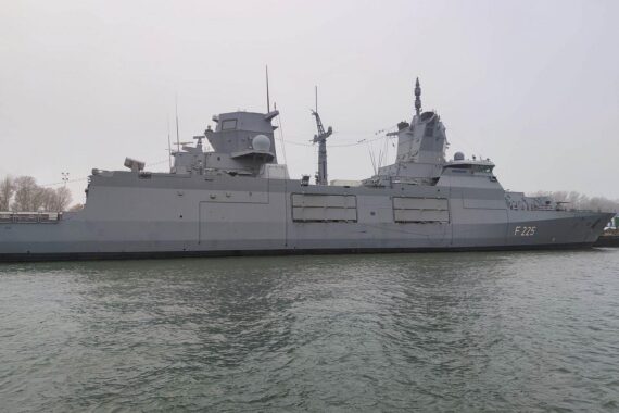 Deutsches Kriegsschiff, Strategiediskussion für militärische Rolle Deutschlands in Europa.
