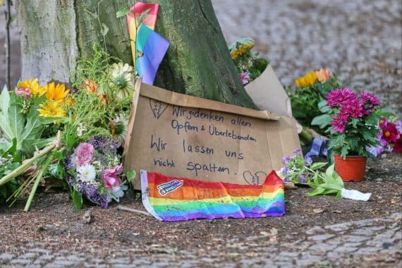 Tatort nach Todesfahrt beim Berliner CSD (27.07.2026), Einsatzbereich und Polizeiabsperrung.