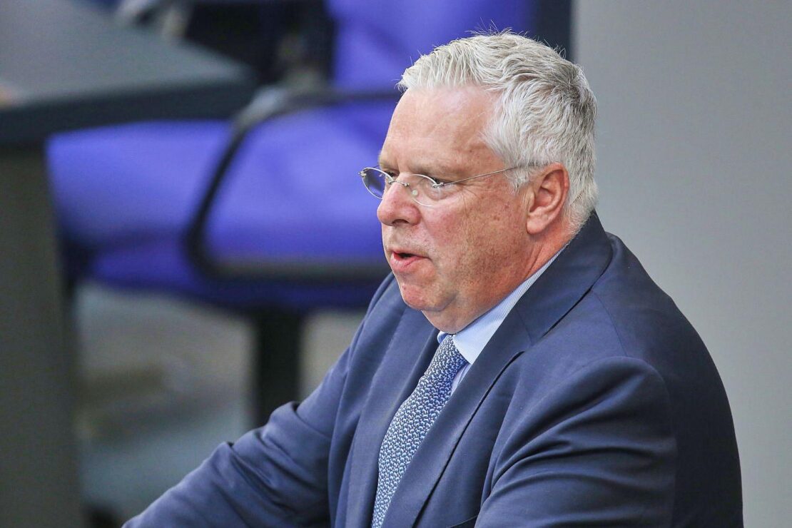 Unions-Außenexperte fordert härteren Nato-Kurs gegen Russland