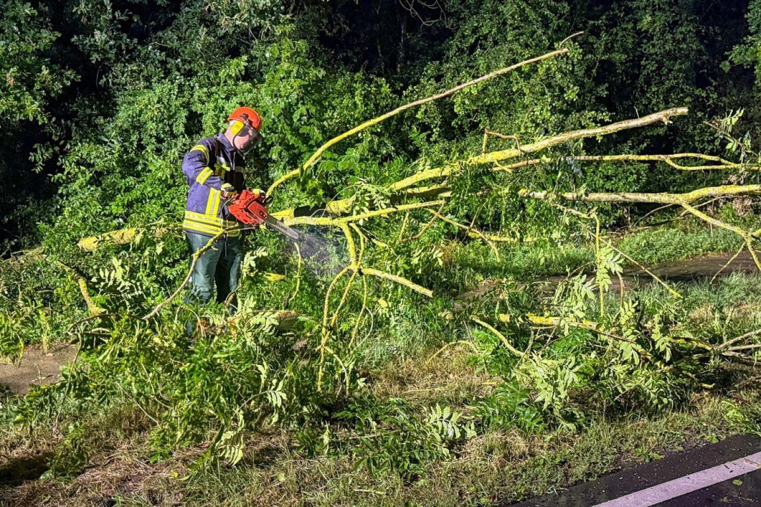 Unwetterfront führt zu zahlreichen Einsätzen der Feuerwehr in Flotwedel
